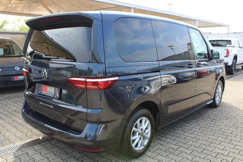 Gebraucht VW Multivan Life 150 PS (110 kW) 2024 Blau Van