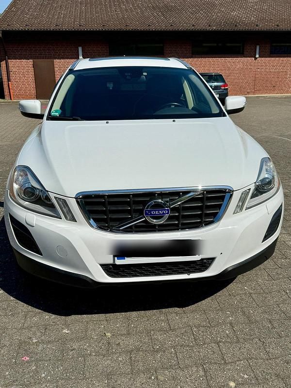 Weiß Gebraucht 2012 Volvo XC60 SUV | 14.500 € - Bild 1/4