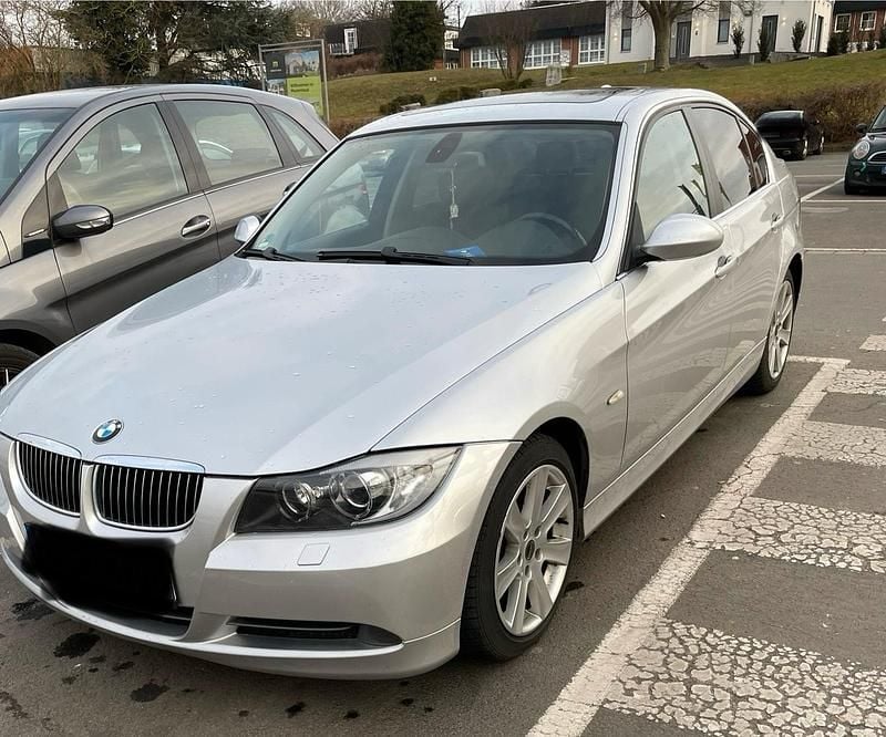 Silber Gebraucht 2006 BMW 330 Limousine | 6.100 € (Guter Preis) - Bild 1/4