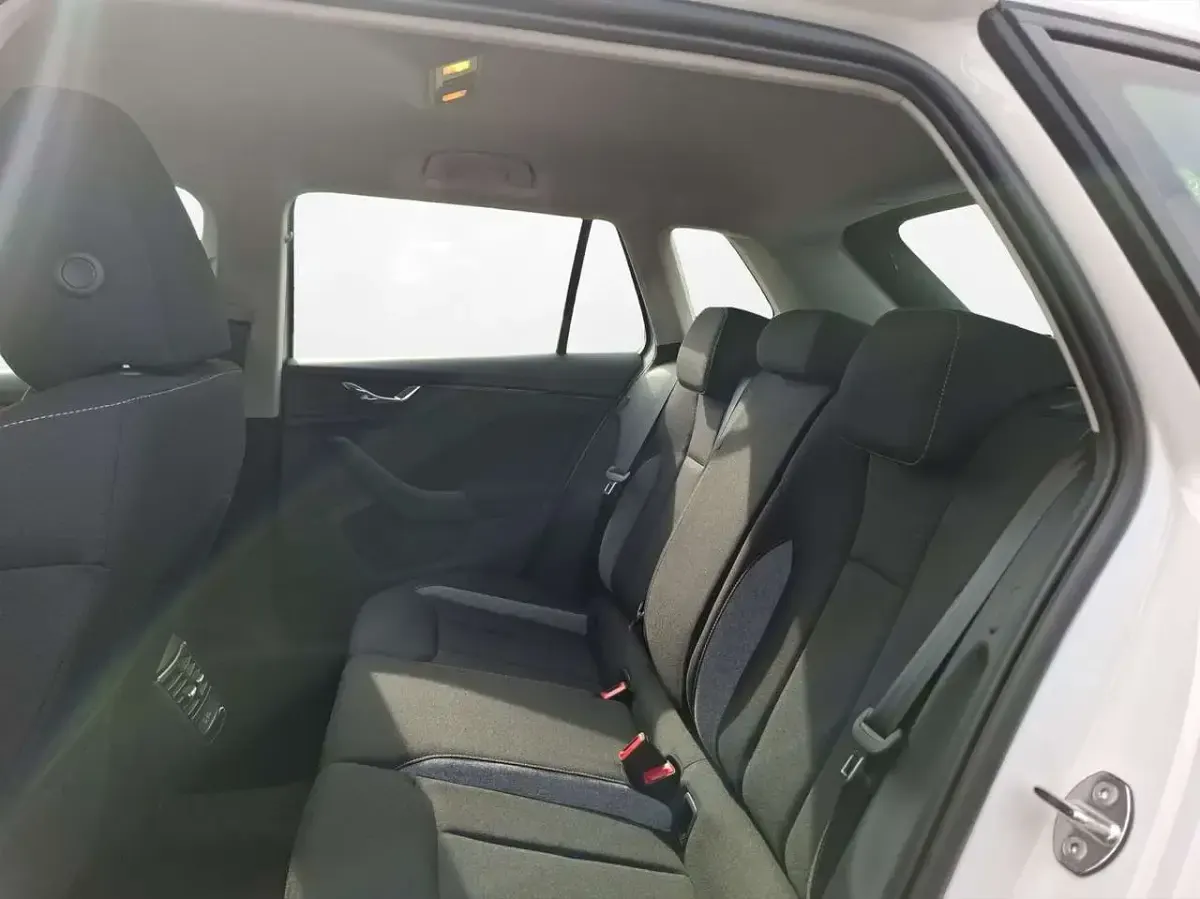 Gebraucht Skoda Kamiq Tour 95 PS (69 kW) 2025 Candyweiss SUV