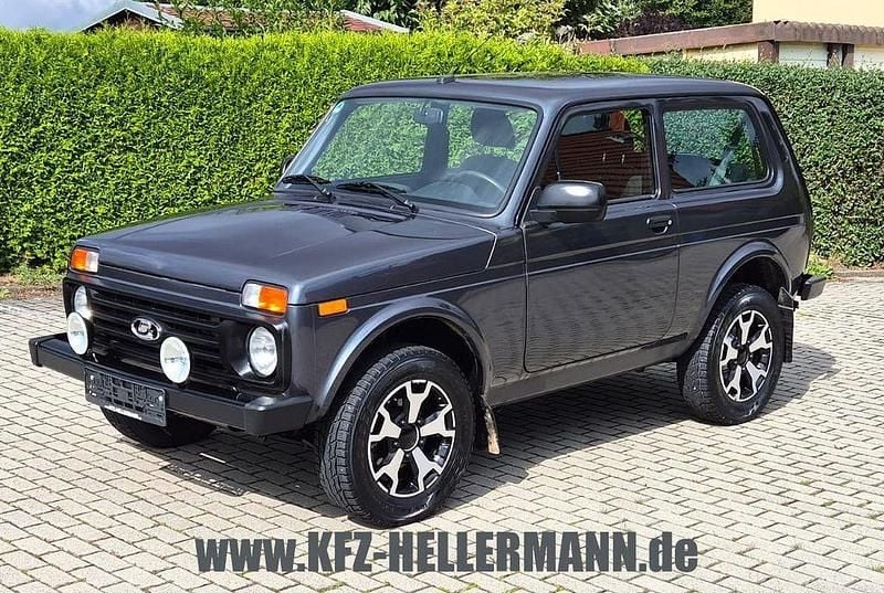 Braun Gebraucht 2022 Lada niva SUV | 15.880 € (Etwas zu teuer) - Bild 1/4