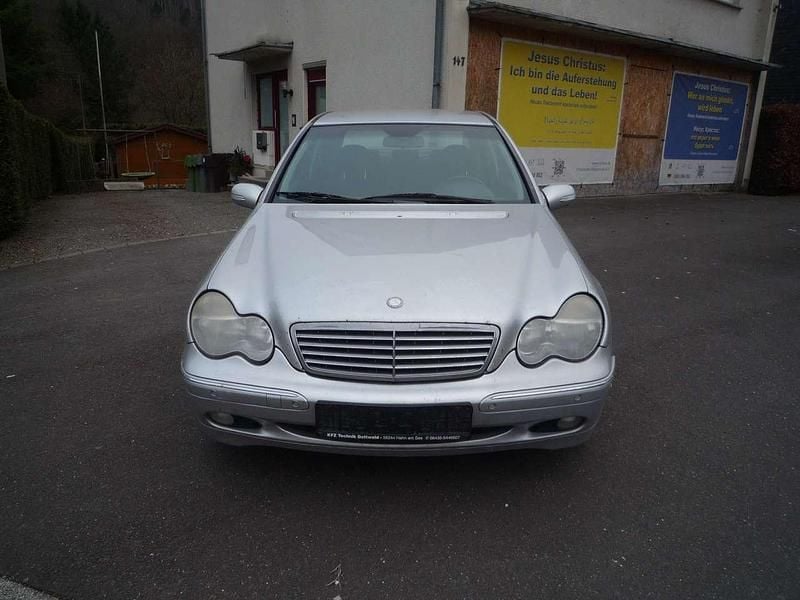 Gebraucht Mercedes C180 143 PS (105 kW) 2002 Brillantsilber  metalliclack Limousine