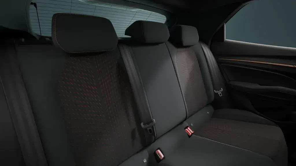 Neu Cupra Raval 155 kW (211 PS) 2026 Grau Limousine