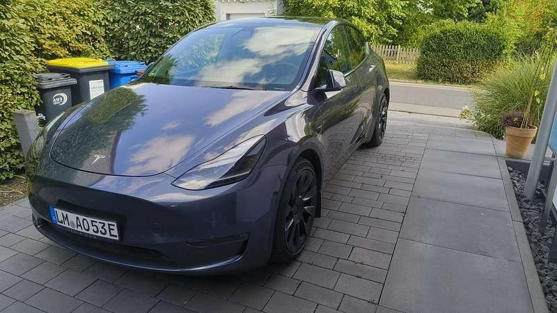 Grau Gebraucht 2021 Tesla Model Y Long Range AWD SUV | 31.500 € (Fairer Preis) - Bild 1/4