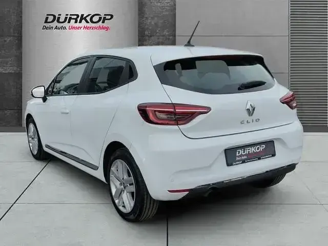 Używany Renault Clio V Experience 72 KM (52 kW) 2020 Biały Sedan/Limuzyna