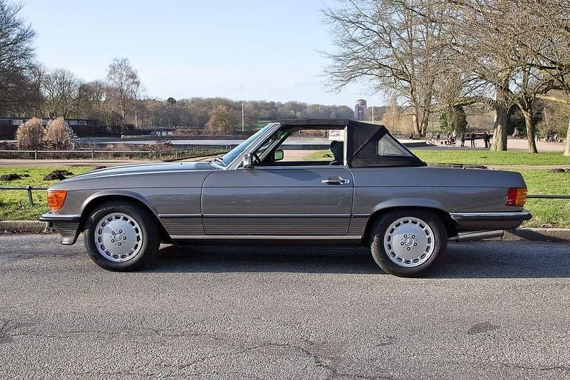 Gebraucht Mercedes 560 231 PS (169 kW) 1986 Grau Cabrio
