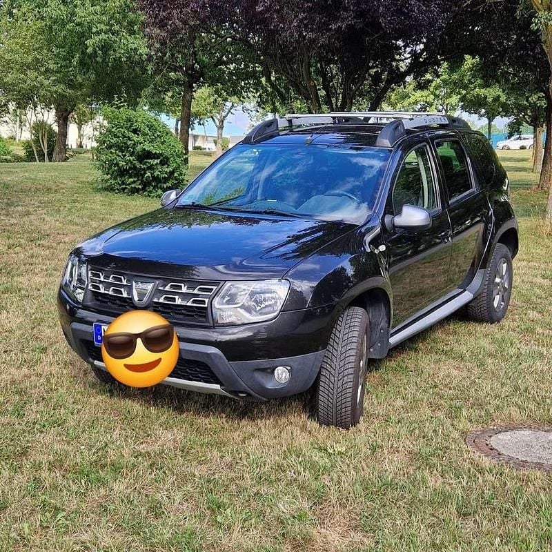 Schwarz Gebraucht 2015 Dacia Duster Lauréate SUV | 7.500 € (Fairer Preis) - Bild 1/4
