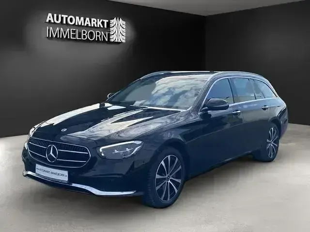 Gebraucht Mercedes E300 Avantgarde 306 PS (225 kW) 2022 Schwarz Limousine