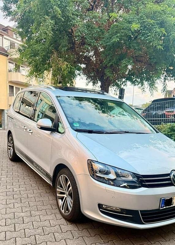 Silber Gebraucht 2019 VW Sharan Highline Van / Kleinbus | 23.500 € (Fairer Preis) - Bild 1/4