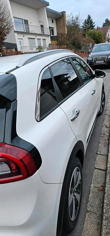Gebraucht Kia Niro 141 PS (103 kW) 2017 Weiß SUV