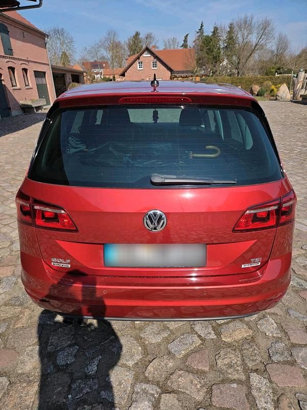 Gebraucht VW Golf VII 125 PS (91 kW) 2016 Rot Limousine