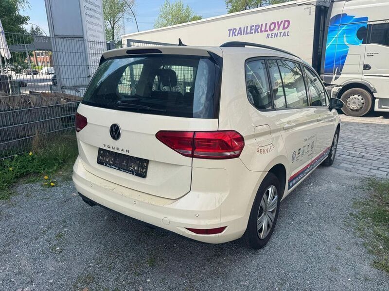 Gebraucht VW Touran Comfortline 150 PS (110 kW) 2023 Beige Van / Kleinbus