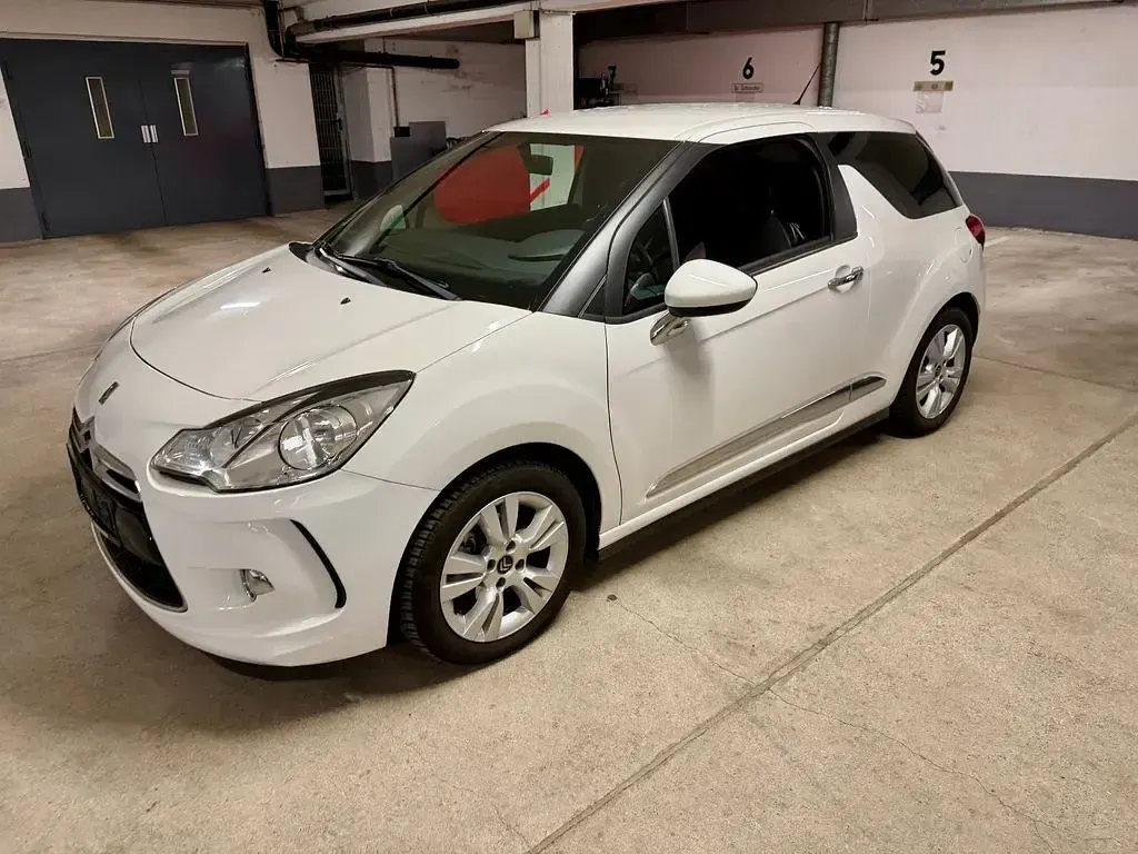 Gebraucht Citroën DS3 Chic 82 PS (60 kW) 2014 Weiß Kleinwagen