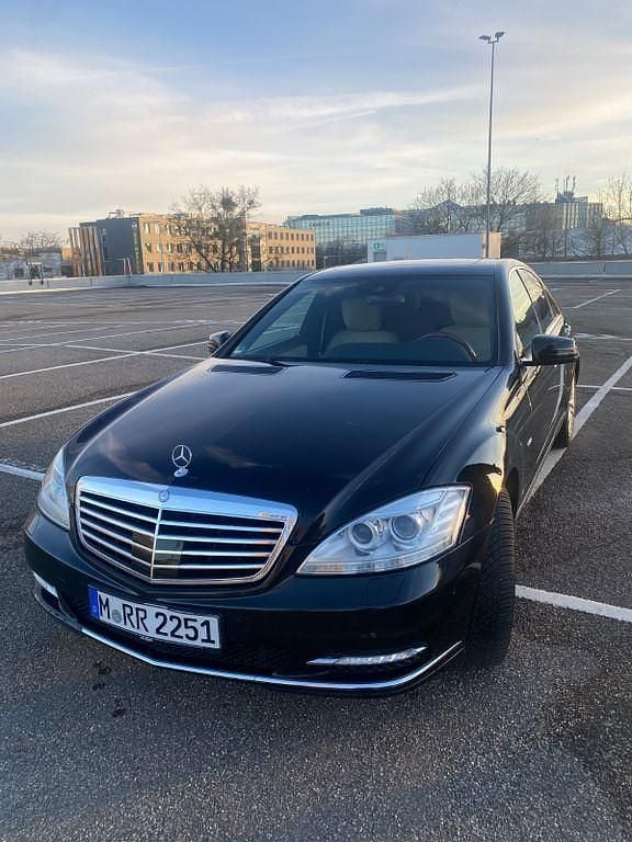 Schwarz Gebraucht 2010 Mercedes S350 Limousine | 13.500 € (Fairer Preis) - Bild 1/4