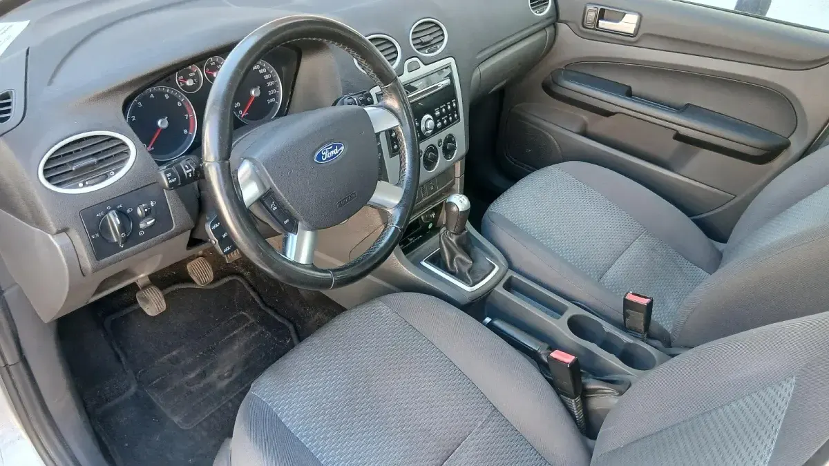 Gebraucht Ford Focus 101 PS (74 kW) 2005 Grau Kombi