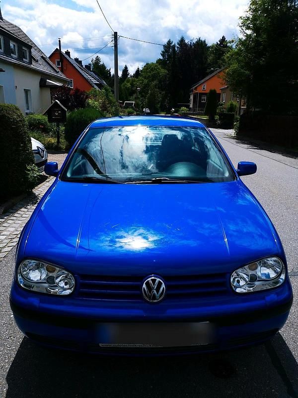 Blau Gebraucht 2001 VW Golf IV Limousine | 2.900 € (Teuer) - Bild 1/4