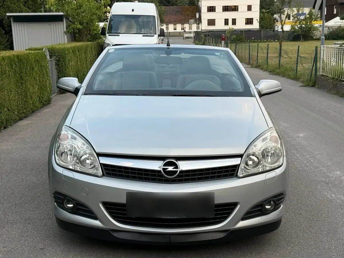 Gebraucht Opel Astra 150 PS (110 kW) 2010 Cabrio