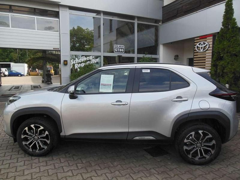 Neu Toyota Yaris Cross 131 PS (96 kW) 2025 Schimmering silber metallic SUV