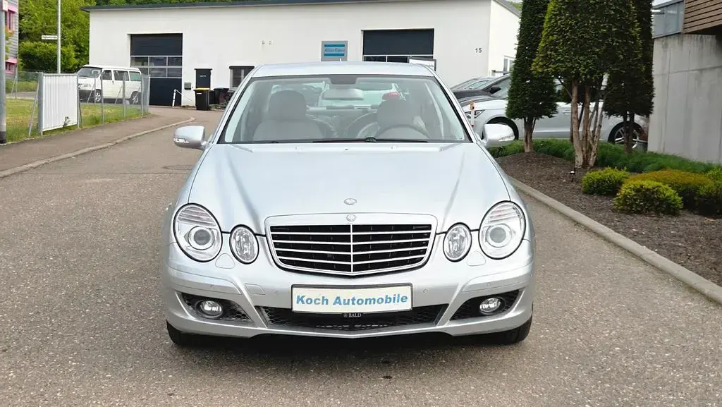 Gebraucht Mercedes E280 190 PS (139 kW) 2007 Silber Limousine