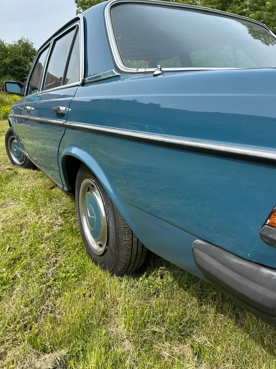 Gebraucht Mercedes 250 129 PS (94 kW) 1978 Blau Limousine