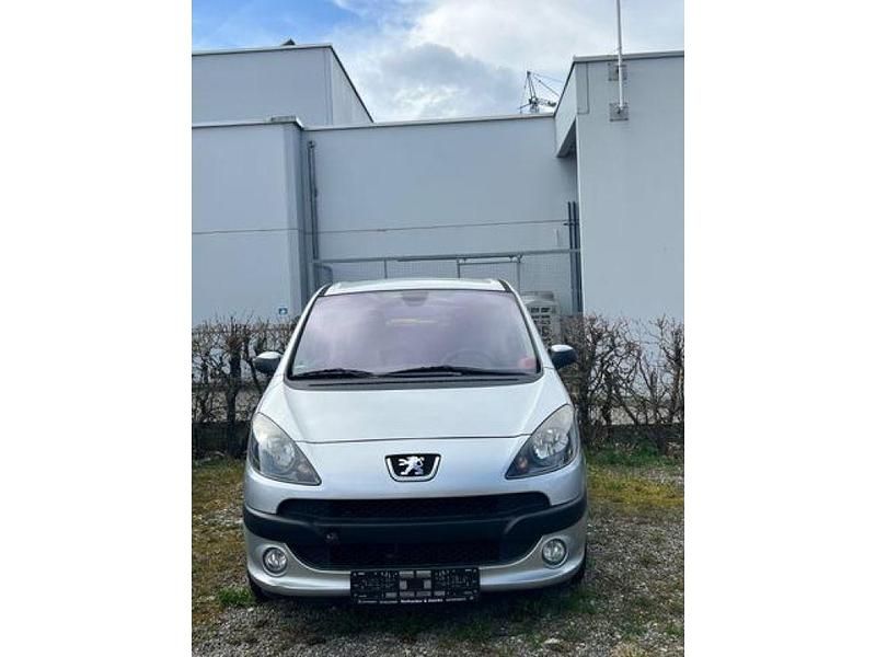 Gebraucht Peugeot 1007 Premium 109 PS (80 kW) 2008 Lackierung aluminiumgrau/metall (metallic) Van / Kleinbus