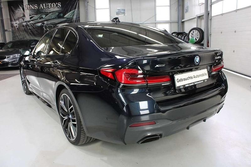 Gebraucht BMW 545e Performance 394 PS (289 kW) 2022 Schwarz Limousine