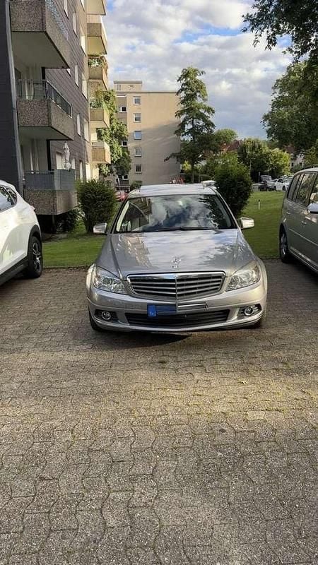 Grau Gebraucht 2009 Mercedes C180 Limousine | 7.399 € (Fairer Preis) - Bild 1/4