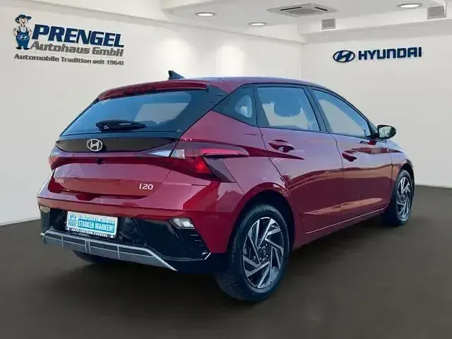 Gebraucht Hyundai i20 Trend 101 PS (74 kW) 2025 Rot Kleinwagen
