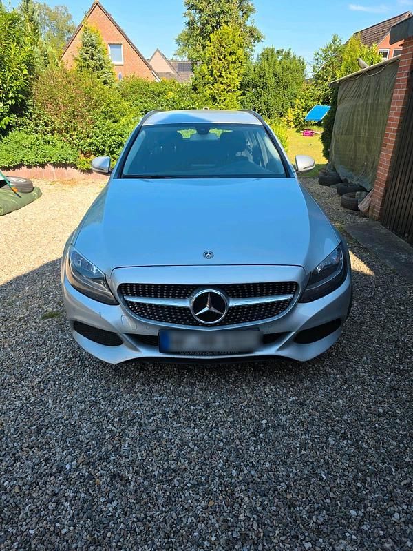 Silber Gebraucht 2017 Mercedes C180 Kombi | 9.999 € (Guter Preis) - Bild 1/4