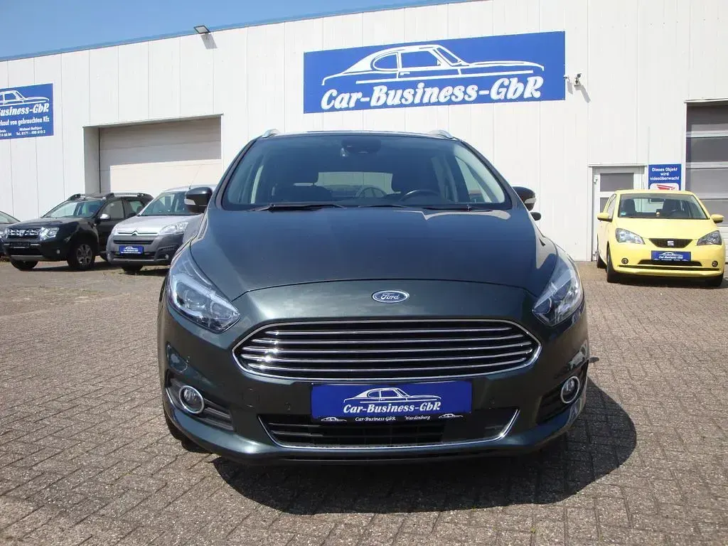 Gebraucht Ford S-MAX Titanium 165 PS (121 kW) 2019 Grau Van / Kleinbus