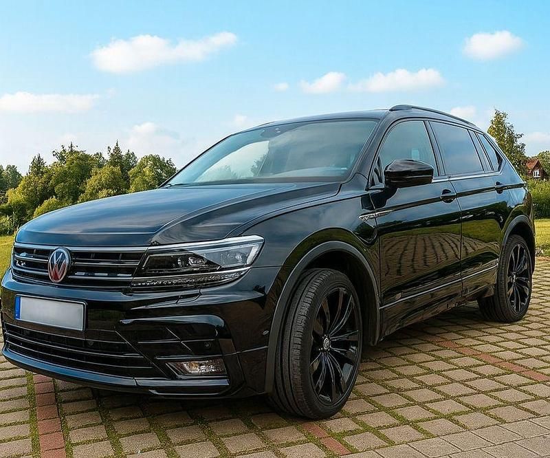 Schwarz Gebraucht 2021 VW Tiguan Allspace R-line SUV | 36.900 € (Fairer Preis) - Bild 1/4