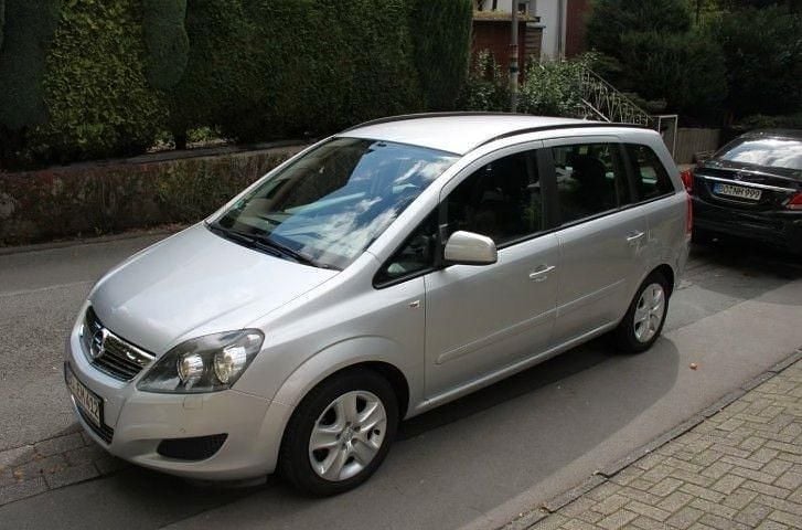Silber Gebraucht 2011 Opel Zafira Family Van / Kleinbus | 6.900 € (Fairer Preis) - Bild 1/4
