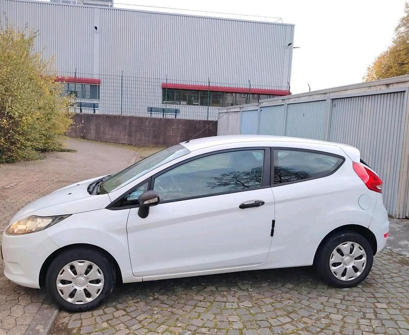 Gebraucht Ford Fiesta 68 PS (50 kW) 2011 Weiß Kleinwagen