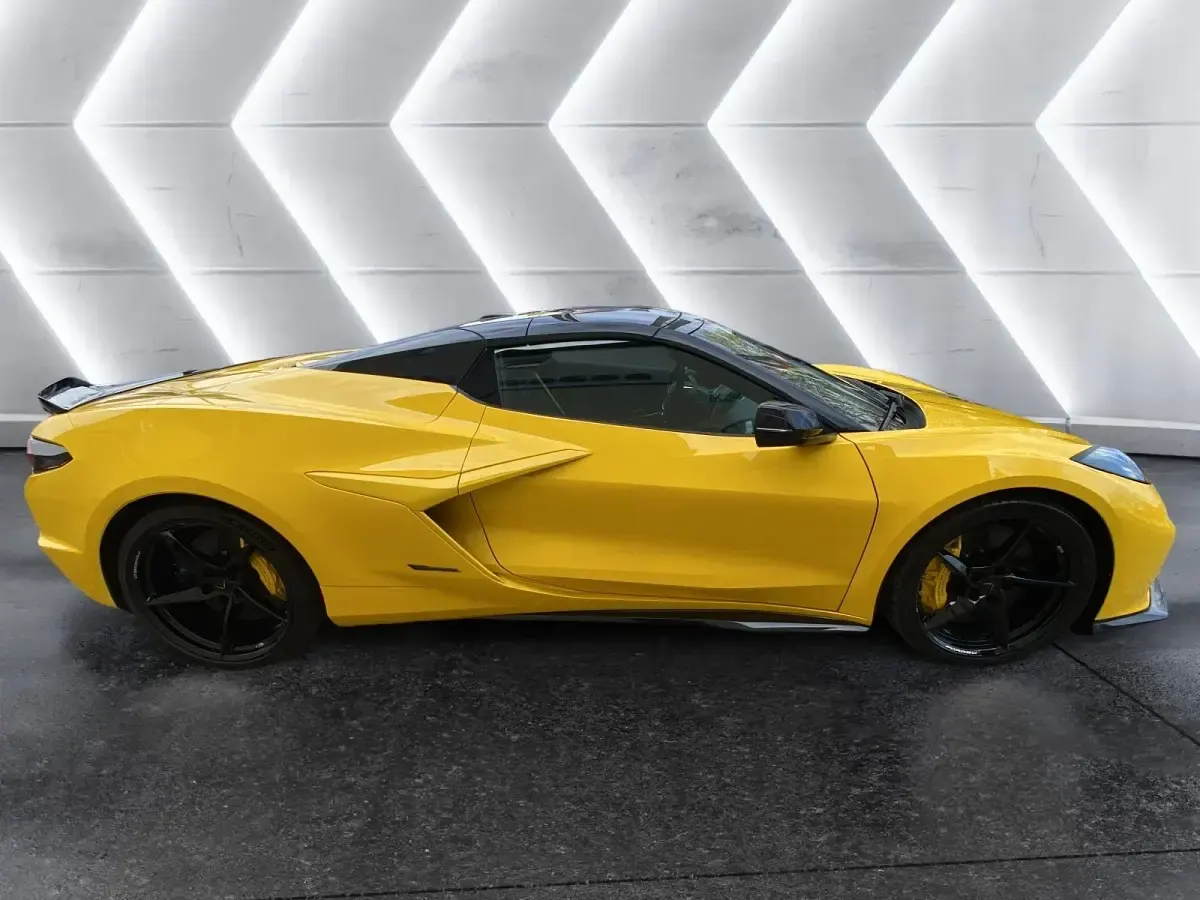 Nowe Corvette C8 655 KM (481 kW) 2026 Żółty Kabriolet
