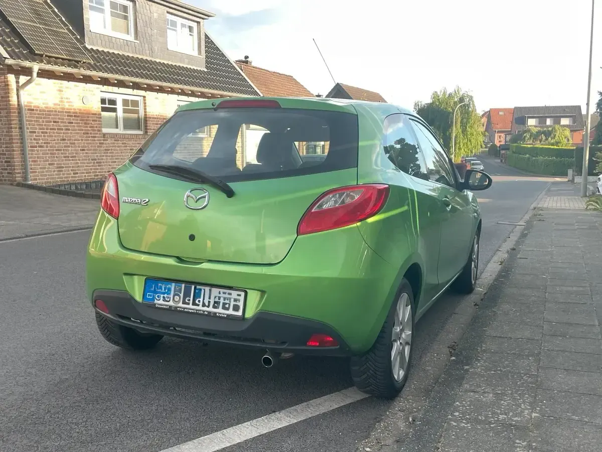 Gebraucht Mazda 2 75 PS (55 kW) 2009 Grün Kleinwagen