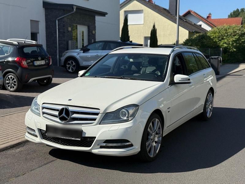 Weiß Gebraucht 2011 Mercedes C200 Kombi | 4.799 € (Fairer Preis) - Bild 1/4