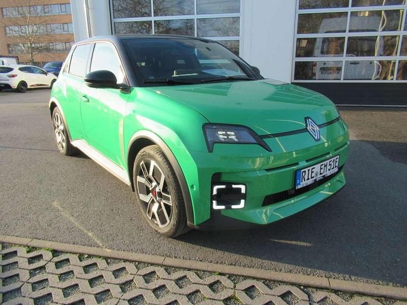 Gebraucht Renault 5 E-Tech Komfort 110 kW (150 PS) 2024 Pop green! metallic, dach blac Kleinwagen