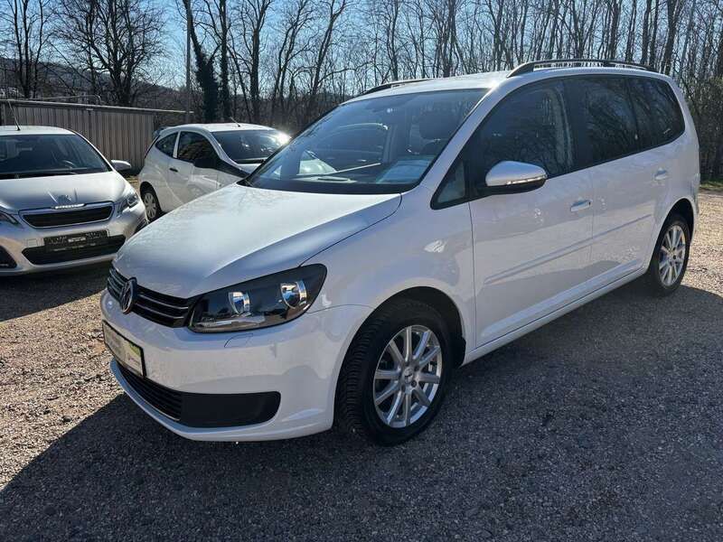 Pure white Gebraucht 2014 VW Touran Comfortline Van / Kleinbus | 14.490 € (Teuer) - Bild 1/4