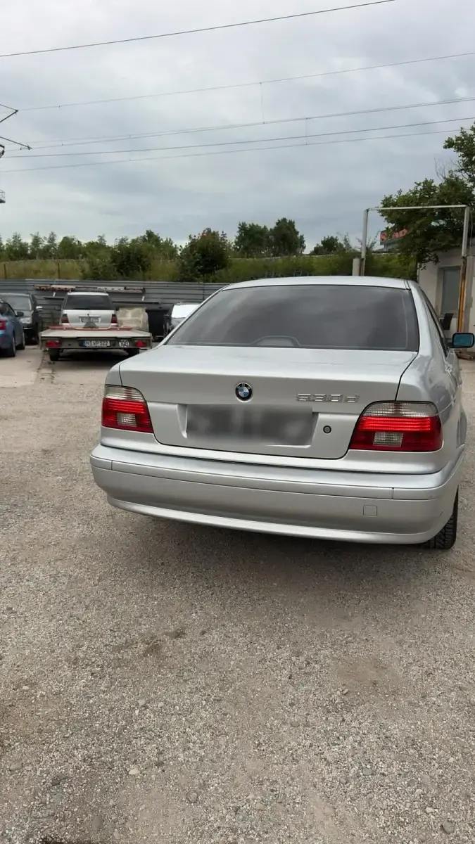 Gebraucht BMW 530 193 PS (141 kW) 2002 Silber Limousine