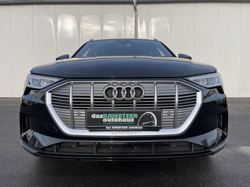 Gebraucht Audi e-tron Ambiente 230 kW (313 PS) 2022 Brillantschwarz SUV