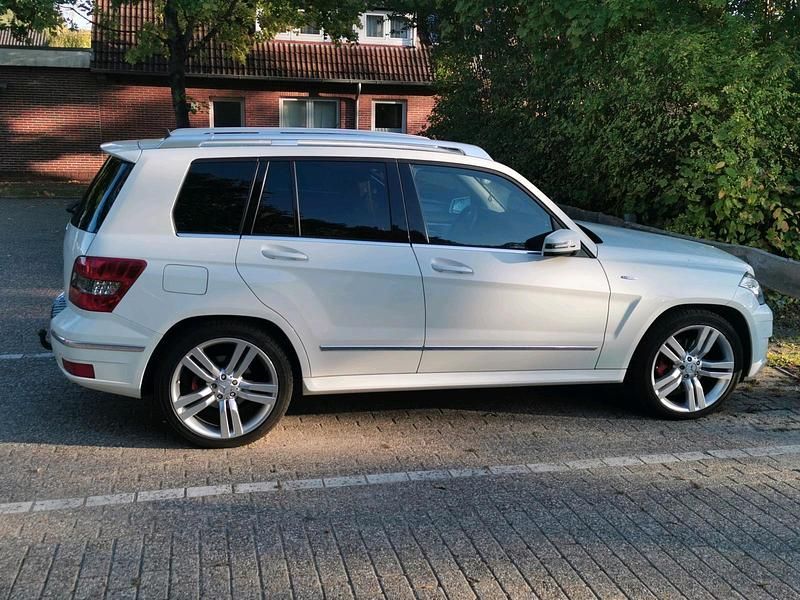 Weiß Gebraucht 2012 Mercedes GLK200 SUV | 14.200 € (Fairer Preis) - Bild 1/4