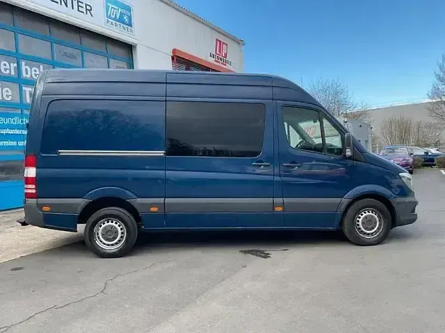 Second-hand Mercedes Sprinter 198 CP (145 kW) 2014 Albastru Van