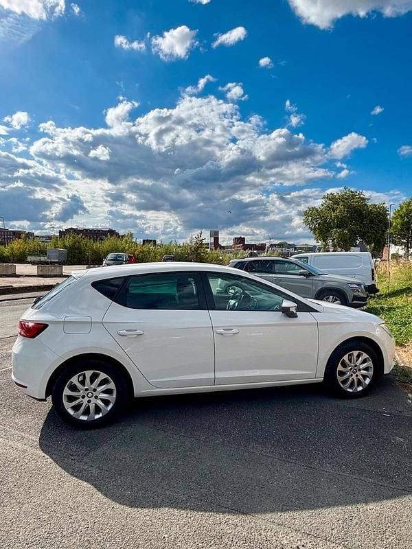 Weiß Gebraucht 2013 Seat Leon Kleinwagen | 6.100 € (Fairer Preis) - Bild 1/4