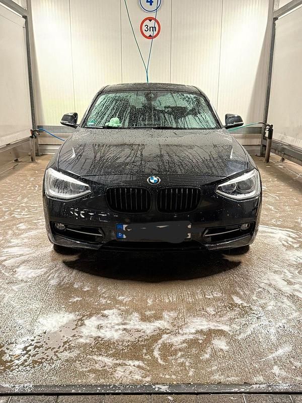Schwarz Gebraucht 2015 BMW 120 Sport Line Kleinwagen | 8.500 € (Superpreis) - Bild 1/4