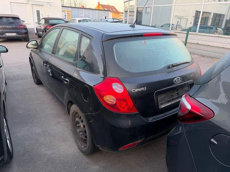 Gebraucht Kia Ceed 109 PS (80 kW) 2007 Schwarz Kleinwagen