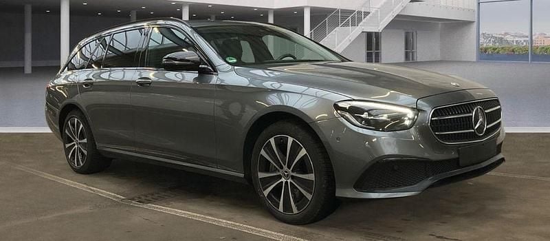 Gebraucht Mercedes E300 Avantgarde 194 PS (142 kW) 2022 Grau Limousine