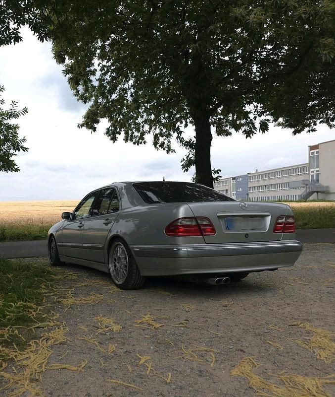 Gebraucht Mercedes E430 280 PS (205 kW) 1999 Silber Limousine