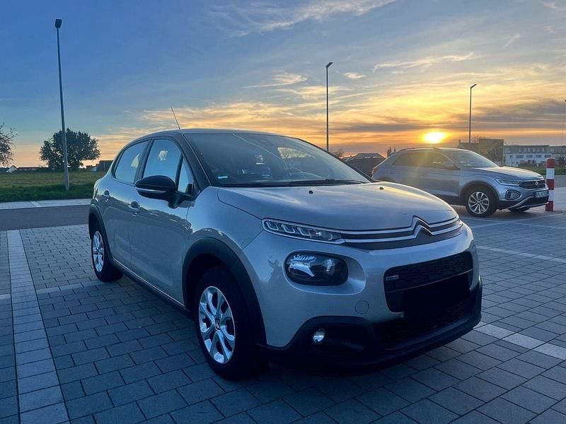 Grau Gebraucht 2017 Citroën C3 PureTech Kleinwagen | 5.990 € (Fairer Preis) - Bild 1/4