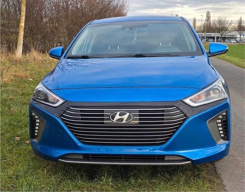 Blau Gebraucht 2017 Hyundai Ioniq Kleinwagen | 13.100 € (Guter Preis) - Bild 1/4