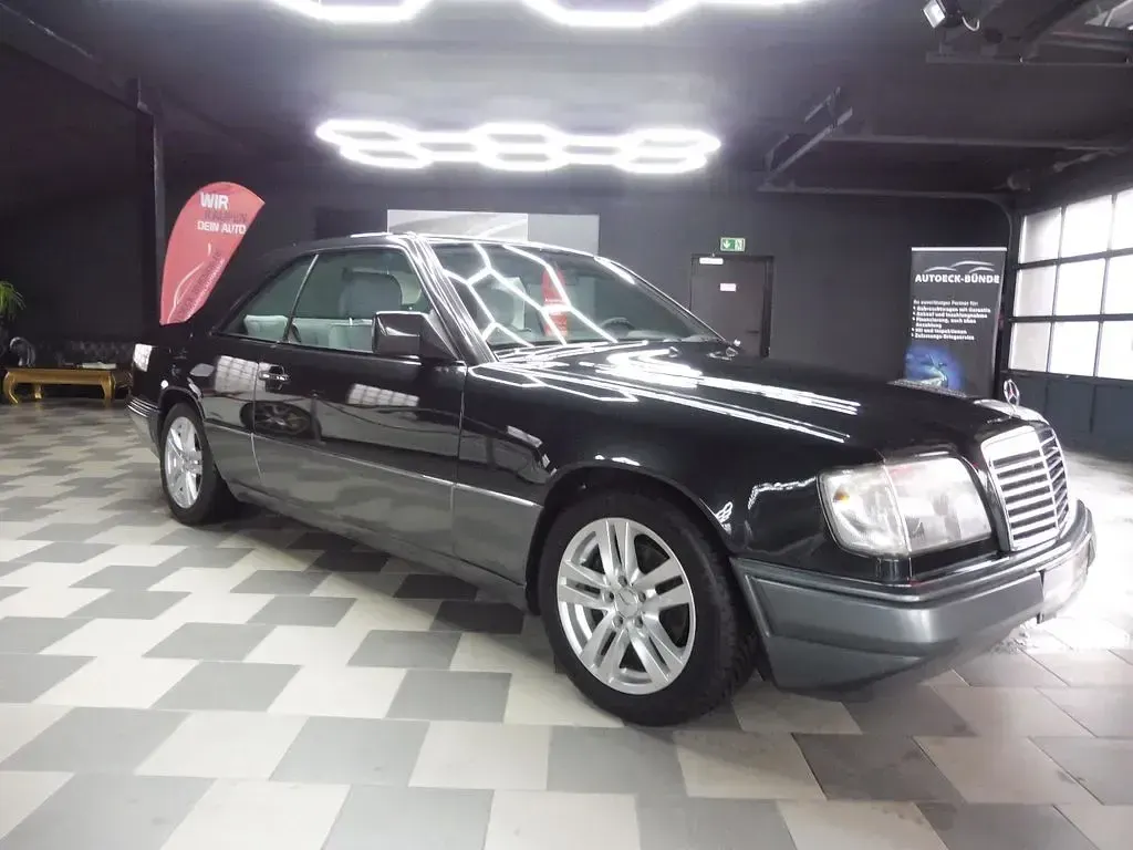 Gebraucht Mercedes E200 136 PS (100 kW) 1995 Schwarz Coupé